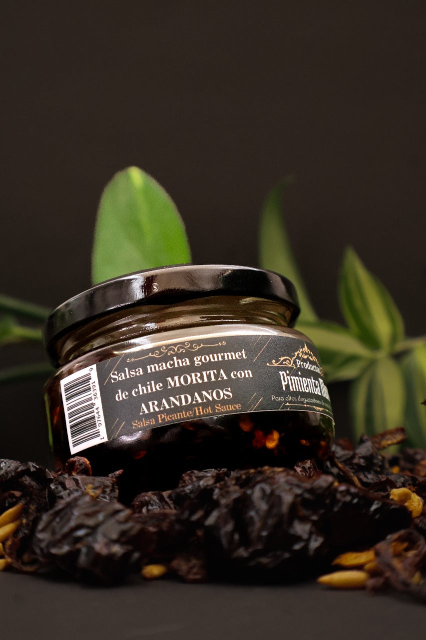 Salsa macha gourmet de chile morita con arándanos