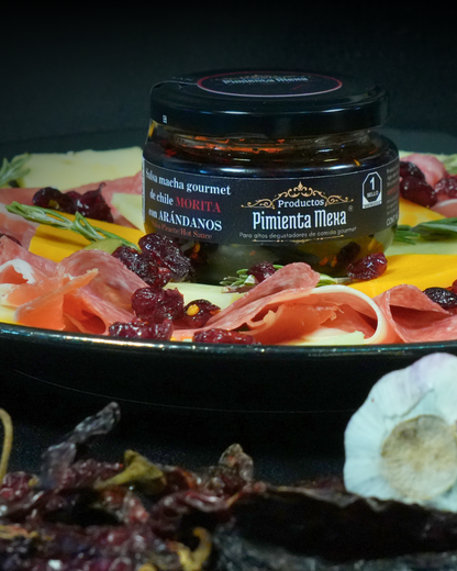 Salsa macha gourmet de chile morita con arándanos