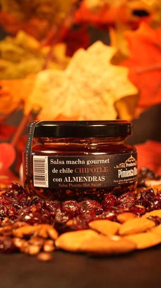 Salsa macha gourmet de chile chipotle con almendras
